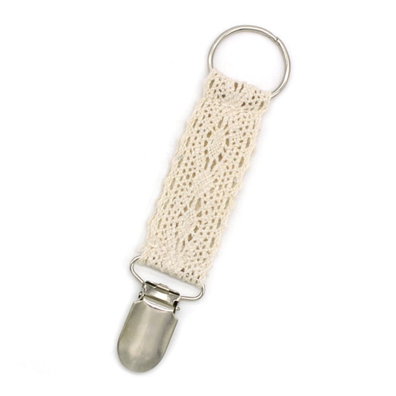 Attache pour chapeau